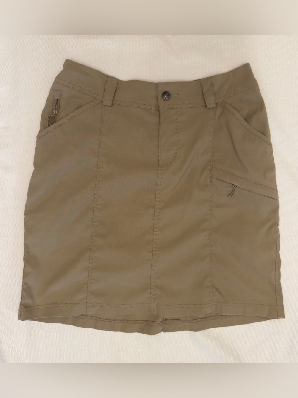 Duluth Trading Co. Dry on the Fly Skort Size: 8 Color: light tan/khaki/beige.